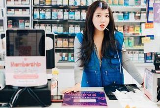 当Son Ye Eun遇上死库水：分享她的写真集，阳光洒下的瞬间！